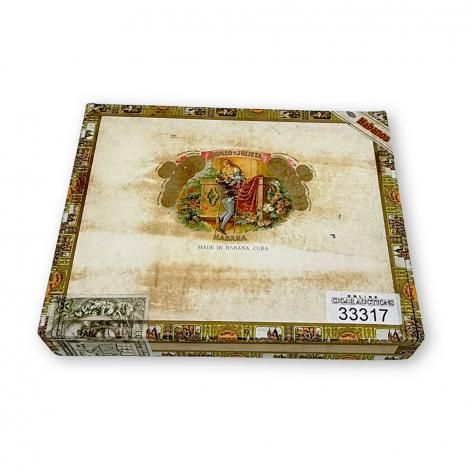 Lot 13 - Romeo y Julieta Churchills 