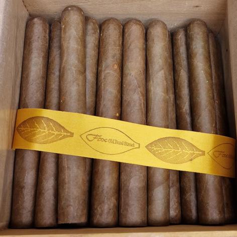 Lot 13 - Por Larranaga Magnums 