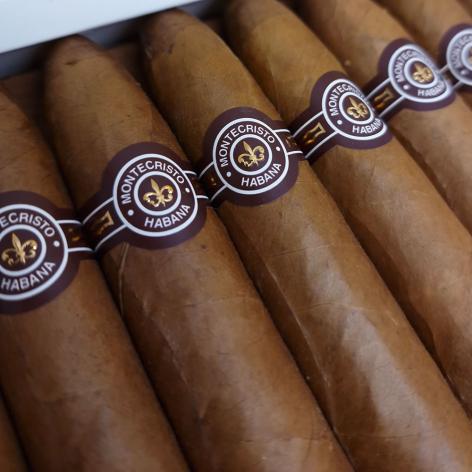 Lot 140 - Montecristo Petit No. 2