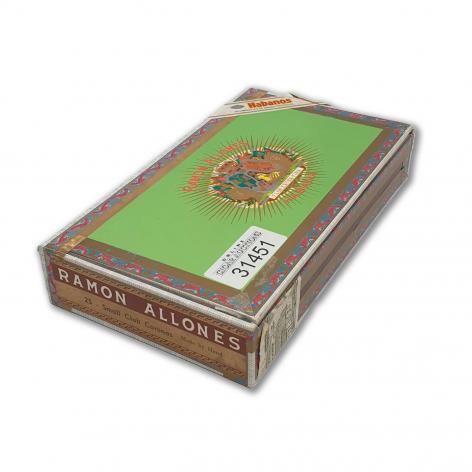 Lot 143 - Ramon Allones Small Club Coronas