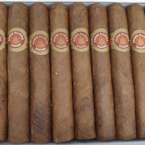 Lot 143 - Ramon Allones Small Club Coronas