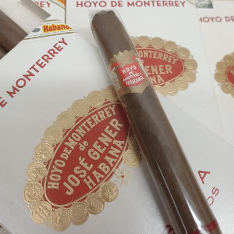 Lot 143 - Hoyo de Monterrey Exquisitos 