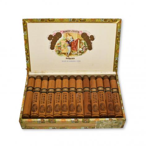 Lot 144 - Romeo y Julieta  Cedros de Luxe No.3