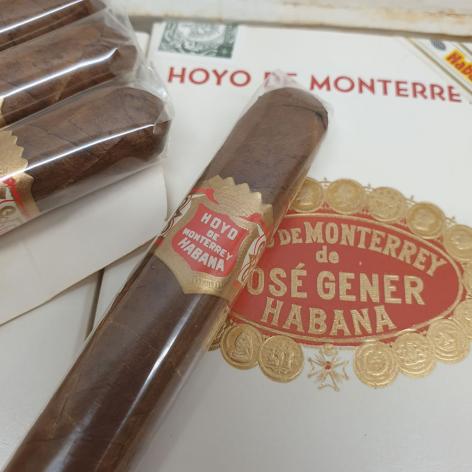 Lot 144 - Hoyo de Monterrey Exquisitos 