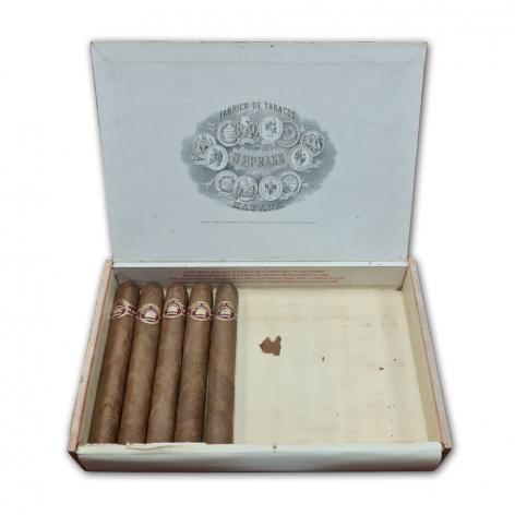 Lot 145 - H.Upmann Coronas Chicas