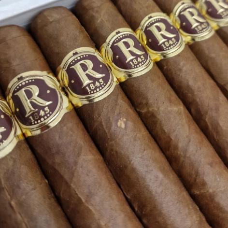 Lot 145 - Vegas Robaina Famosos
