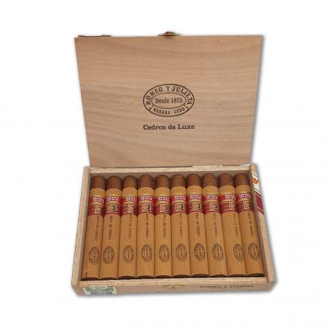 Lot 149 - Romeo y Julieta Cedros de Luxe 