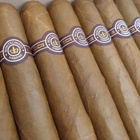 Lot 149 - Montecristo Double Edmundo 