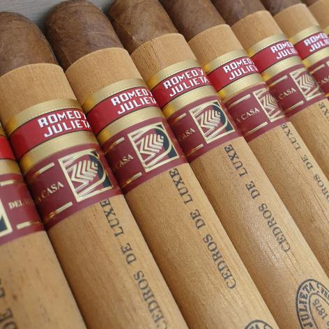 Lot 150 - Romeo y Julieta Cedros de Luxe 