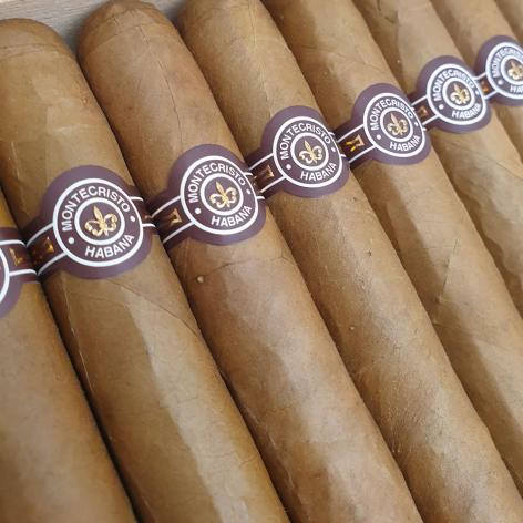 Lot 150 - Montecristo Double Edmundo 