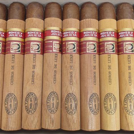 Lot 151 - Romeo y Julieta Cedros de Luxe 