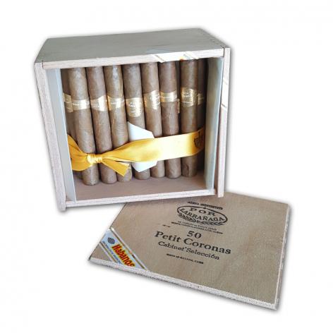 Lot 151 - Por Larranaga Petit Coronas