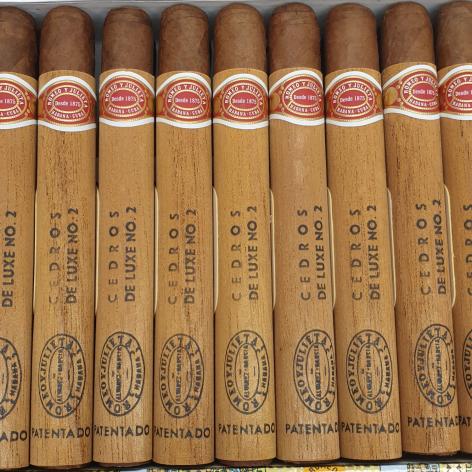 Lot 154 - Romeo y Julieta Cedros de Luxe No. 2