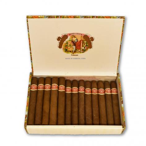 Lot 155 - Romeo y Julieta  Petit Coronas 