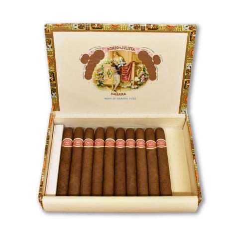 Lot 157 - Romeo y Julieta  Petit Coronas 