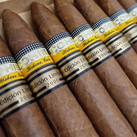 Lot 157 - Cohiba Piramides