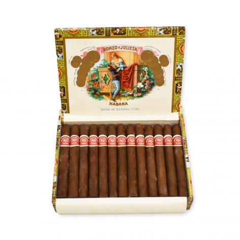 Lot 158 - Romeo y Julieta  Petit Julietas