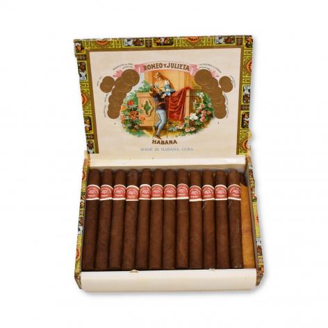 Lot 159 - Romeo y Julieta  Petit Julietas