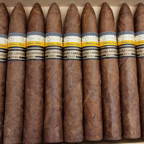 Lot 159 - Cohiba Piramides