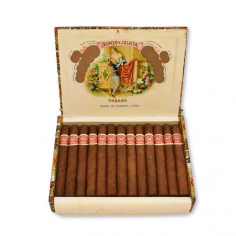 Lot 160 - Romeo y Julieta  Petit Julietas