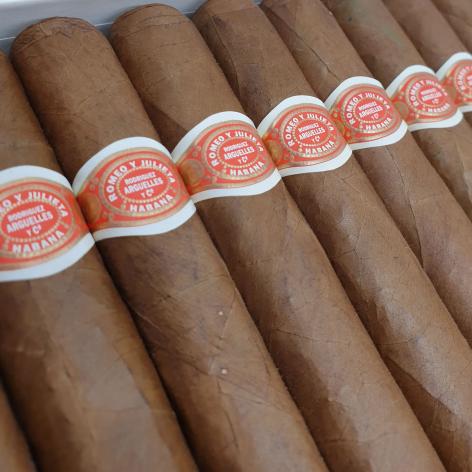 Lot 160 - Romeo y Julieta Exhibicion No.4