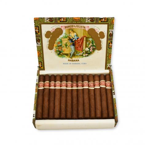 Lot 161 - Romeo y Julieta  Petit Julietas