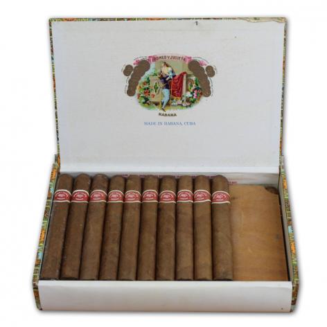 Lot 161 - Romeo y Julieta Petit Coronas