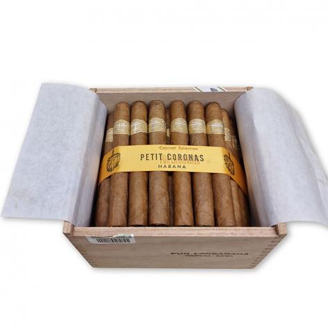 Lot 162 - Por Larranaga Petit Coronas 