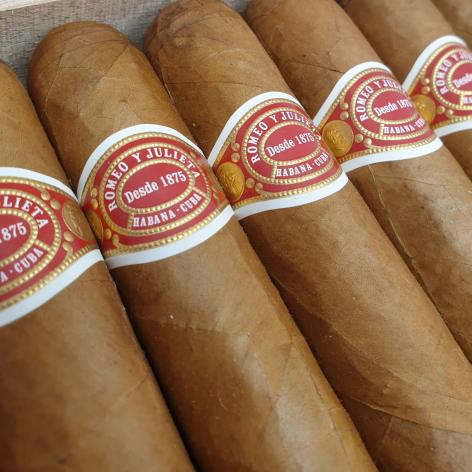 Lot 165 - Romeo y Julieta Maravilla 8