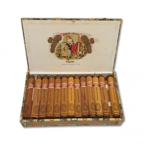 Lot 170 - Romeo y Julieta Coronitas en Cedro 