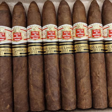 Lot 172 - Hoyo de Monterrey Short Hoyo Piramides