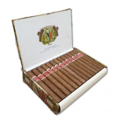 Lot 173 - Romeo y Julieta Petit Coronas 