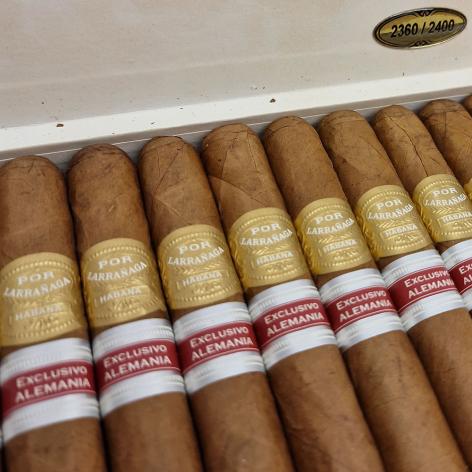 Lot 174 - Por Larranaga Lonsdales