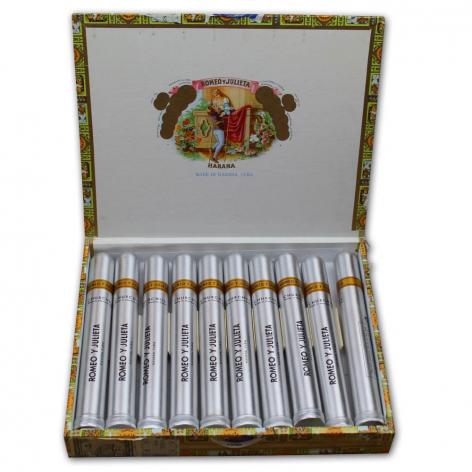 Lot 176 - Romeo y Julieta Churchills