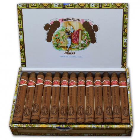 Lot 177 - Romeo y Julieta Coronitas en Cedro