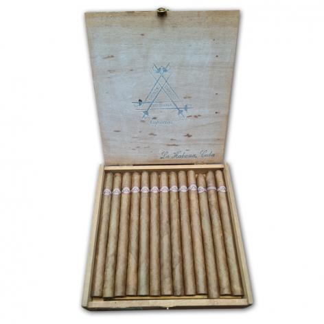 Lot 17 - Montecristo  Especial