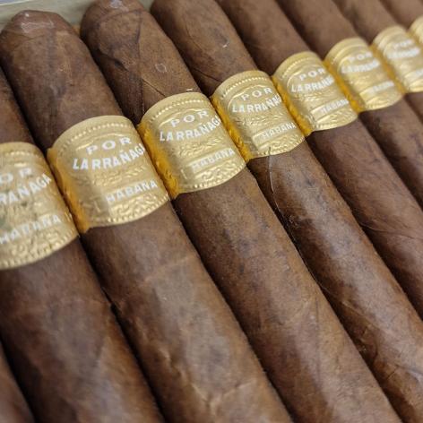 Lot 180 - Por Larranaga Petit Coronas