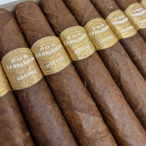 Lot 181 - Por Larranaga Petit Coronas
