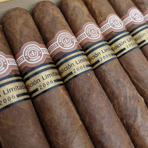 Lot 181 - Montecristo Robustos