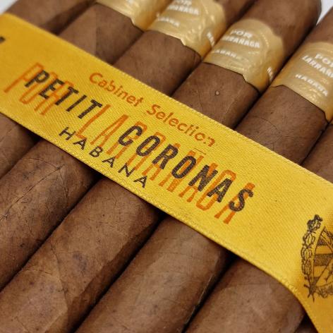 Lot 182 - Por Larranaga Petit Coronas
