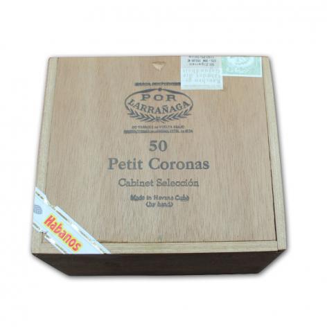 Lot 182 - Por Larranaga Petit Coronas