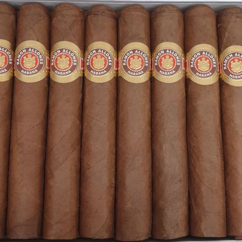 Lot 184 - Ramon Allones Small Club Coronas