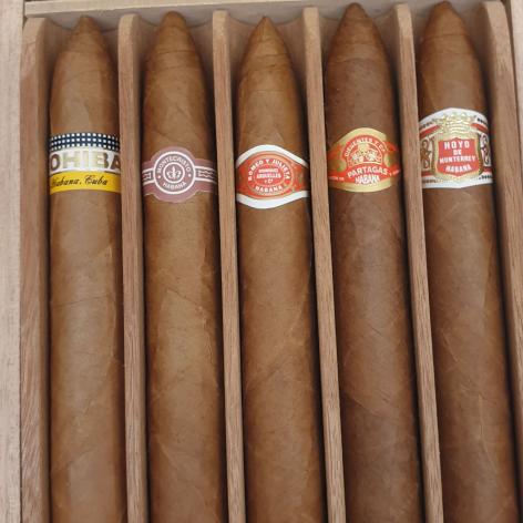 Lot 187 - Seleccion Piramides