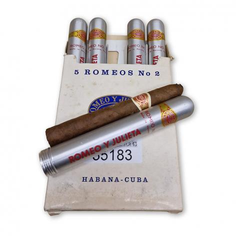 Lot 18 - Romeo y Julieta Romeos No. 2 