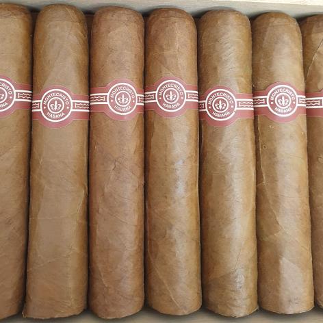 Lot 190 - Montecristo Petit Edmundo