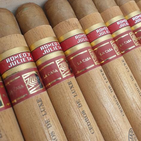 Lot 193 - Romeo Y Julieta Cedros De Luxe 