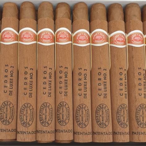 Lot 194 - Romeo y Julieta Cedros de Luxe No. 2