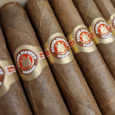 Lot 194 - Ramon Allones 8 9 8
