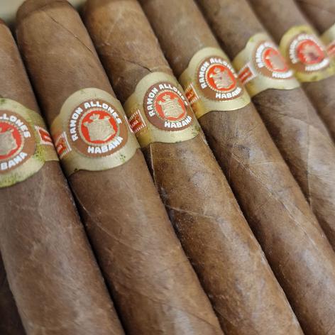 Lot 195 - Ramon Allones 8 9 8