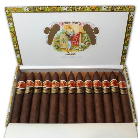 Lot 195 - Romeo y Julieta Petit Piramides